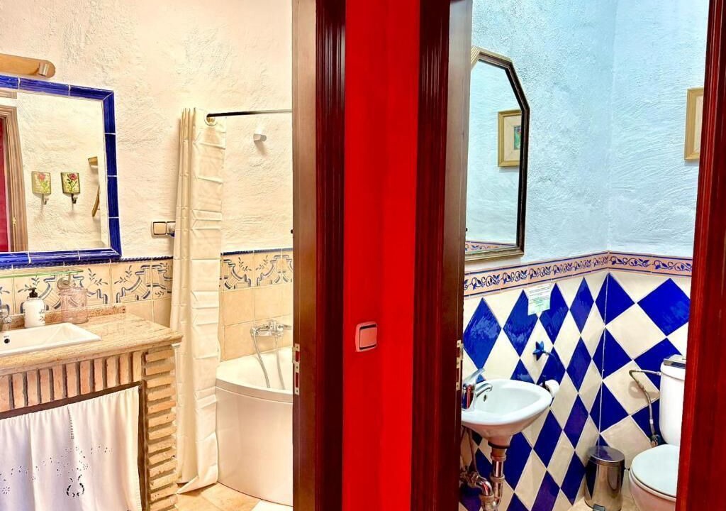 Photo of Bathroom in Gibralgalia