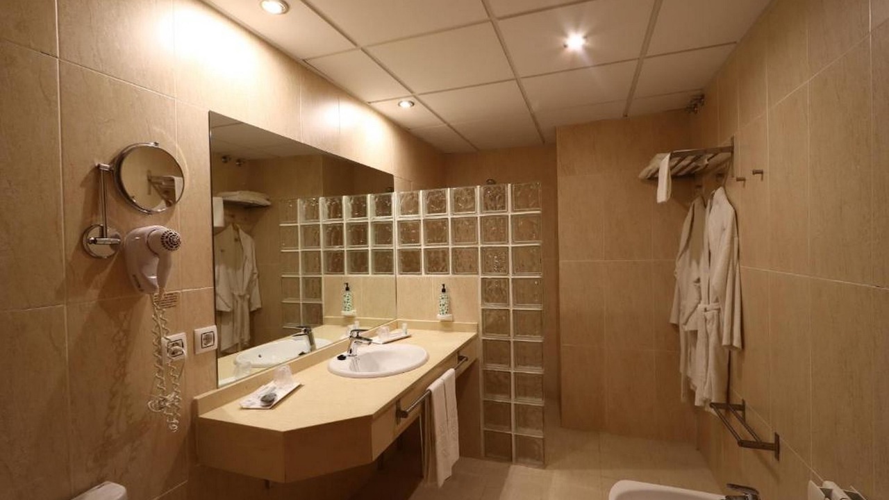 Photo of Bathroom in Alange