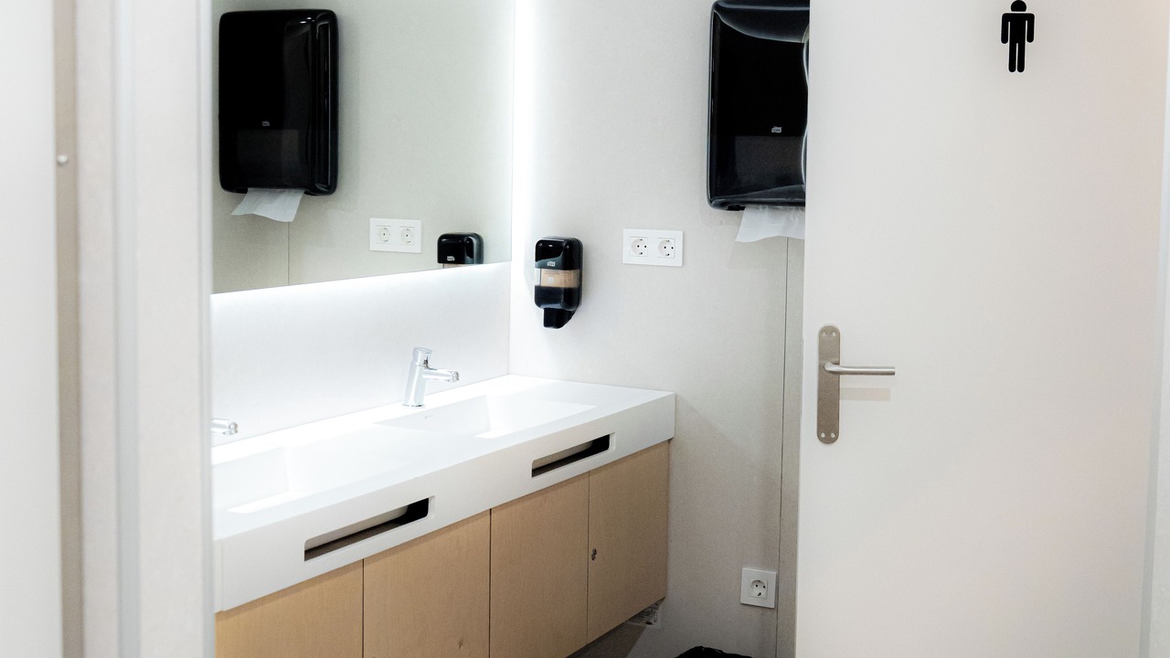 Photo of Bathroom in Central District