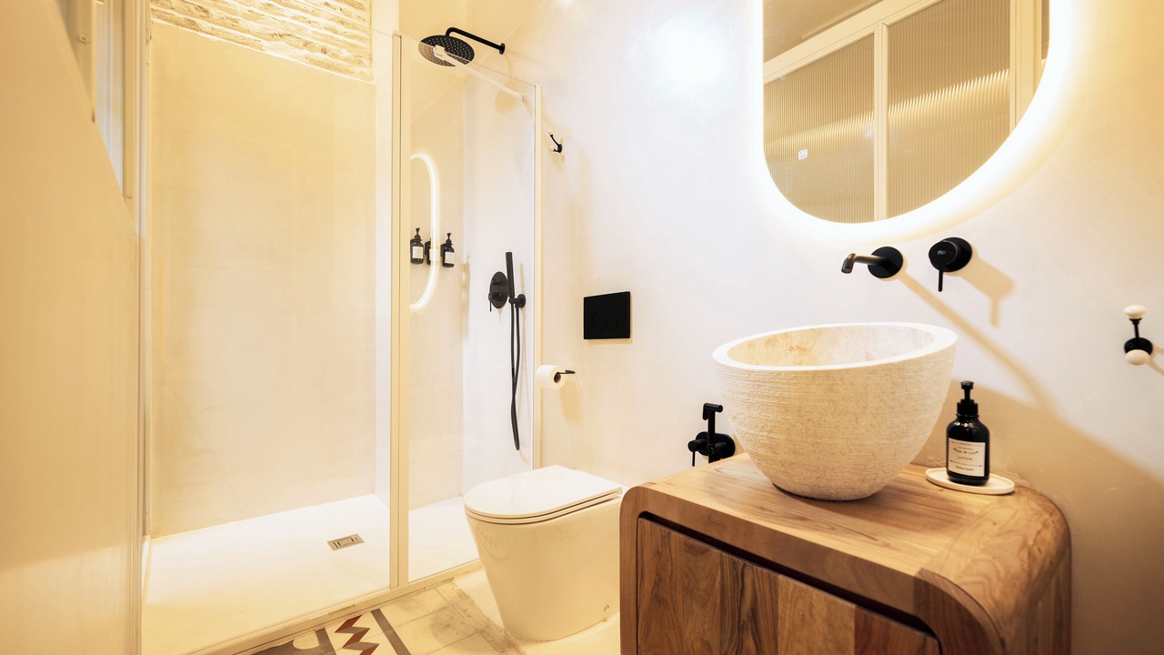 Photo of Bathroom in Central District