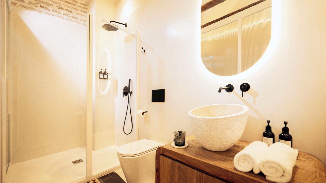 Photo of Bathroom in Central District