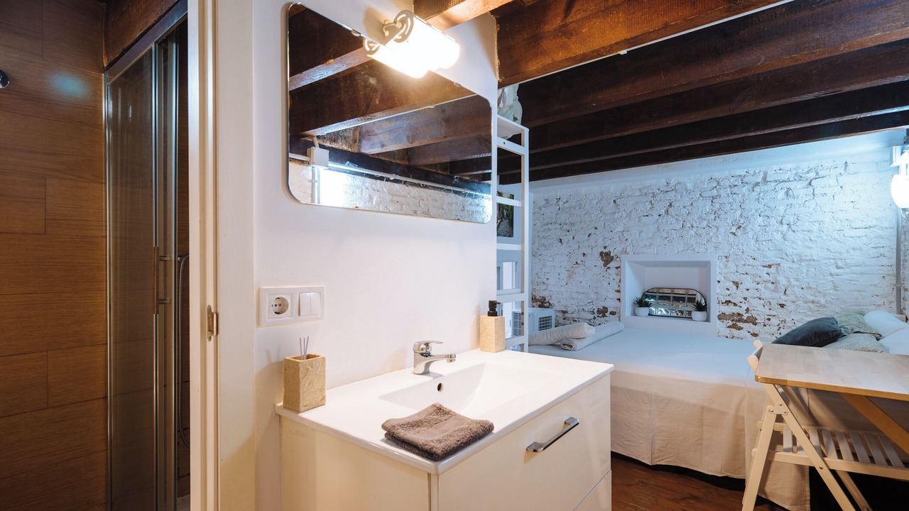 Photo of Bathroom in Feria