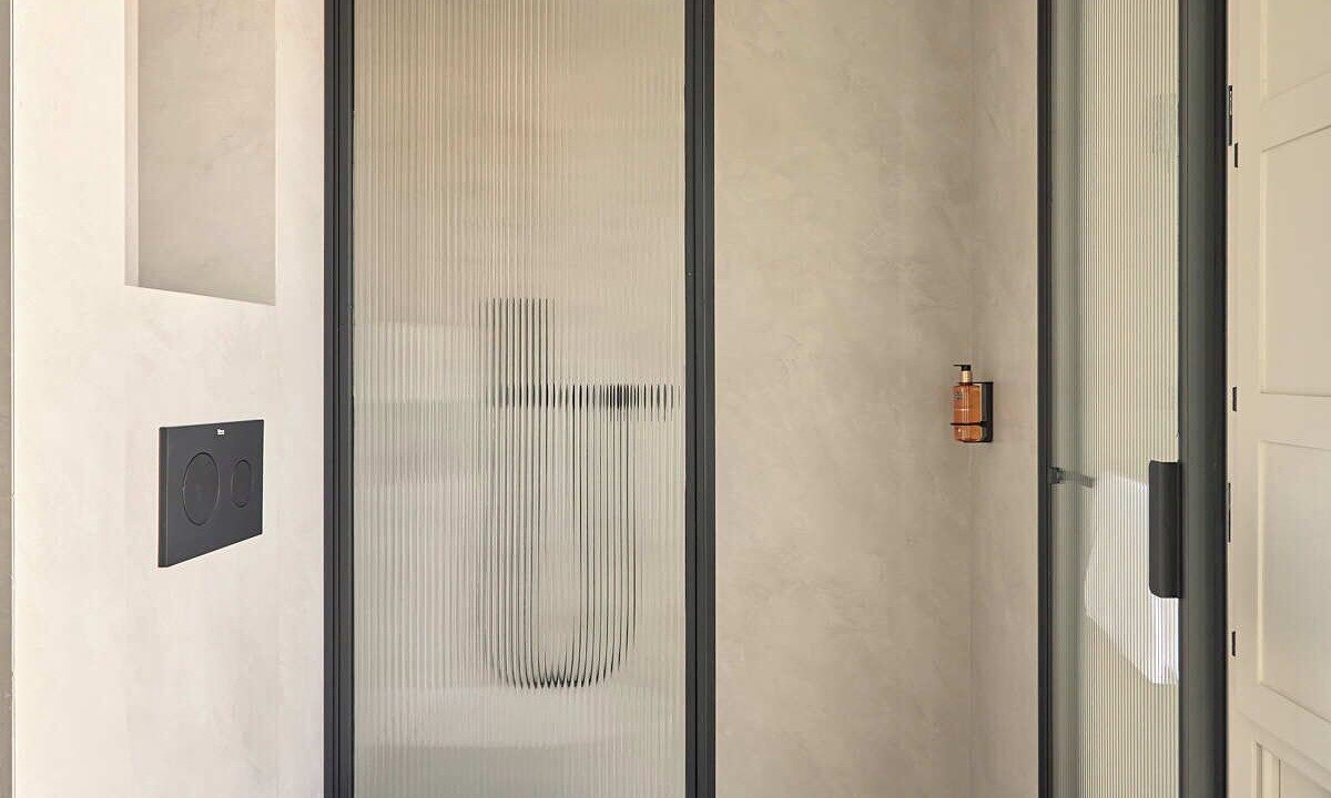 Photo of Bathroom in Central District