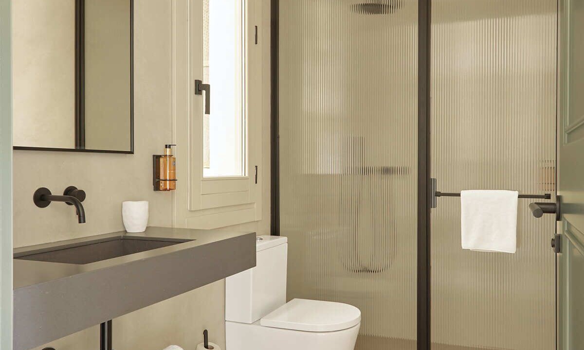 Photo of Bathroom in Central District
