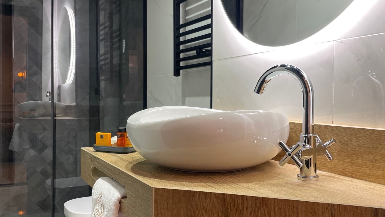 Photo of Bathroom in Central District