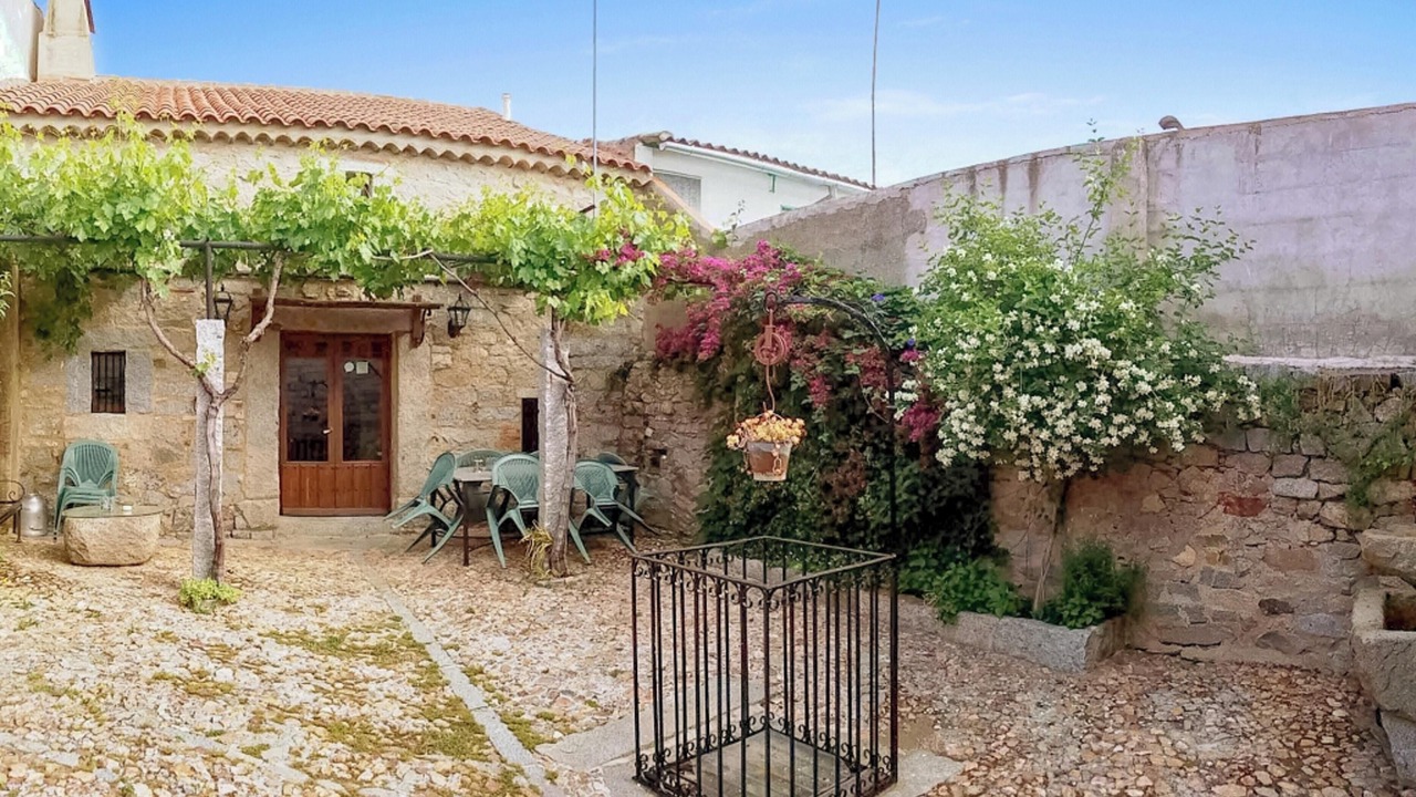 Photo of Outdoor in Anora