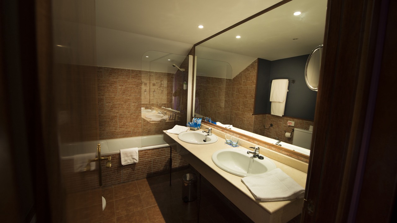 Photo of Bathroom in Los Angeles de San Rafael