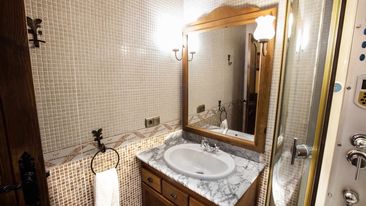 Photo of Bathroom in Mecina Bombaron