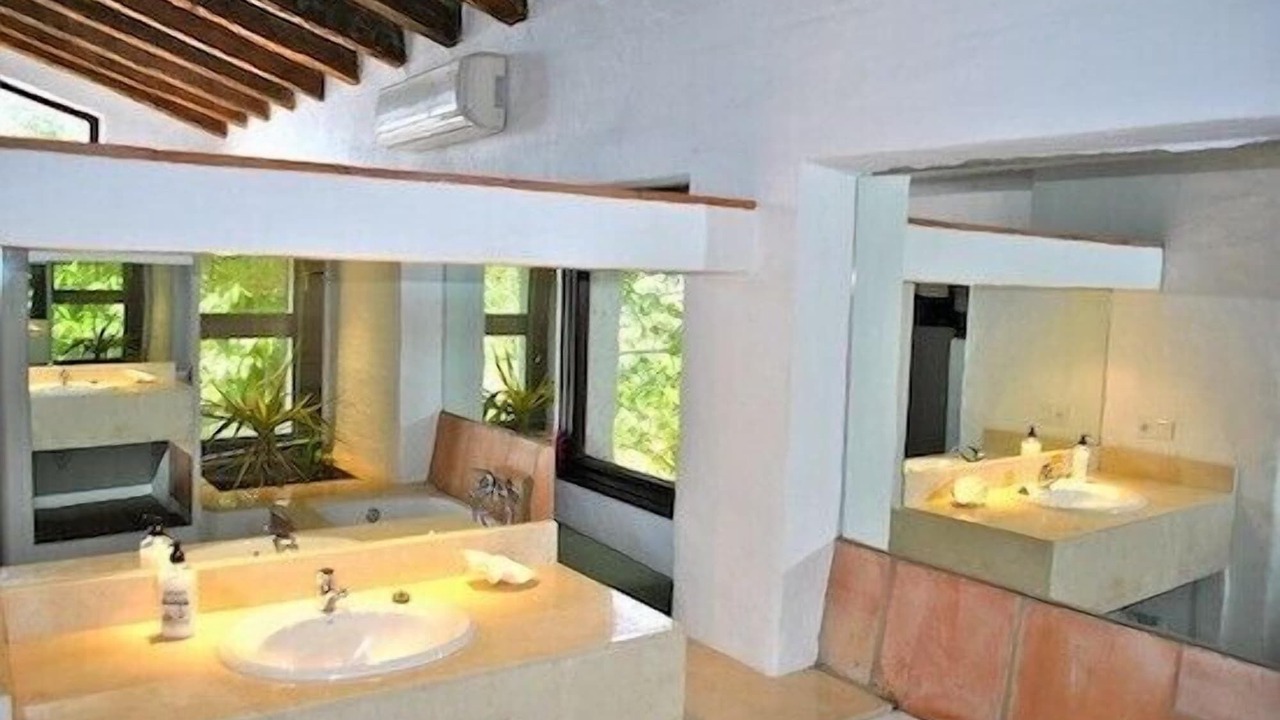 Photo of Bathroom in Casares