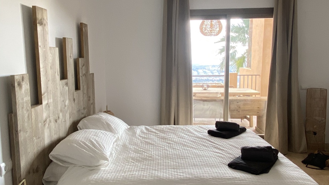 Photo of Bedroom in New Golden Mile