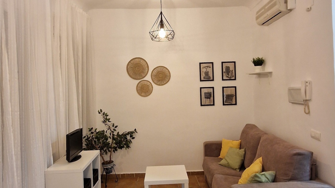 Photo of Livingroom in Central District