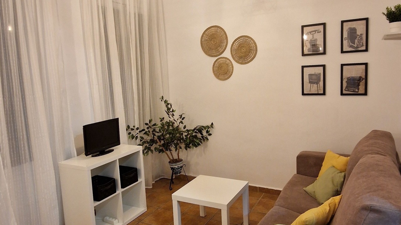 Photo of Livingroom in Central District