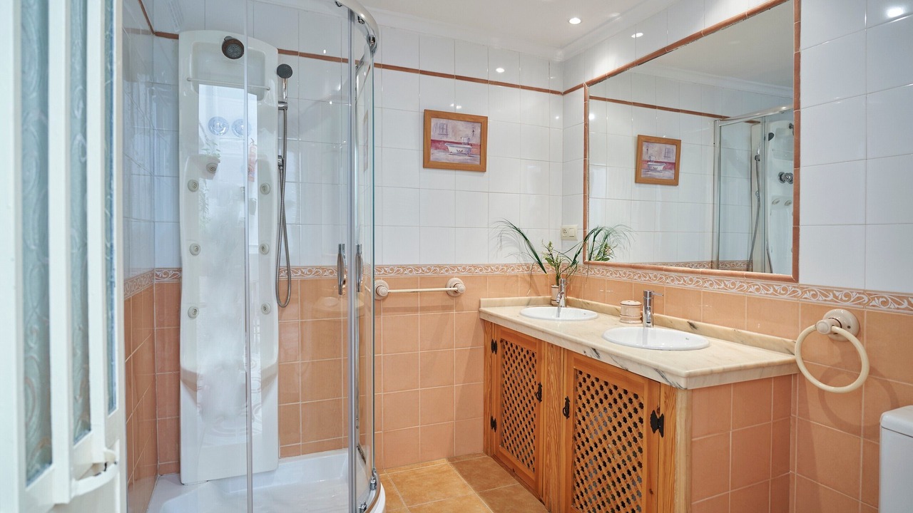 Photo of Bathroom in Siles