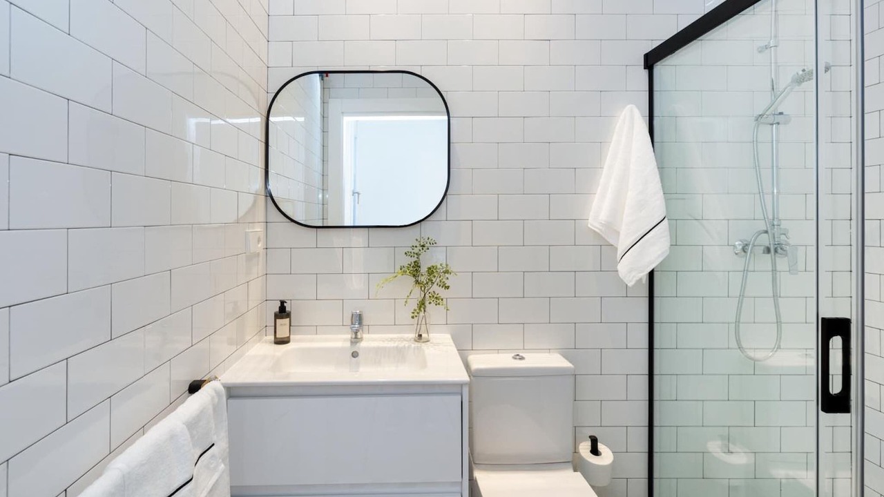 Photo of Bathroom in Central District