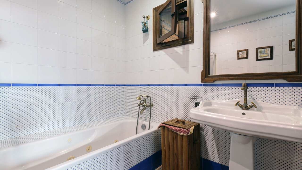 Photo of Bathroom in Los Angeles