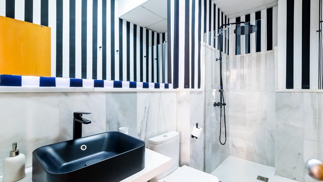 Photo of Bathroom in Central District