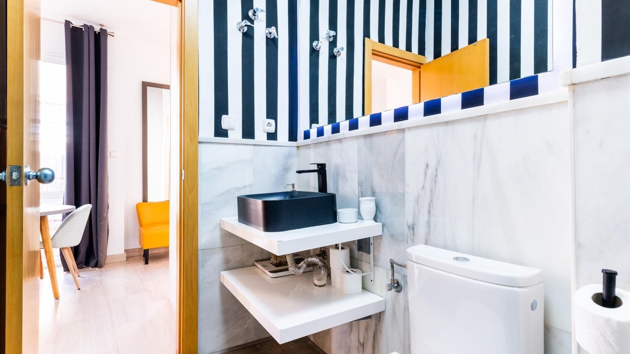 Photo of Bathroom in Central District