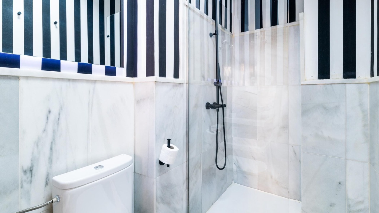 Photo of Bathroom in Central District