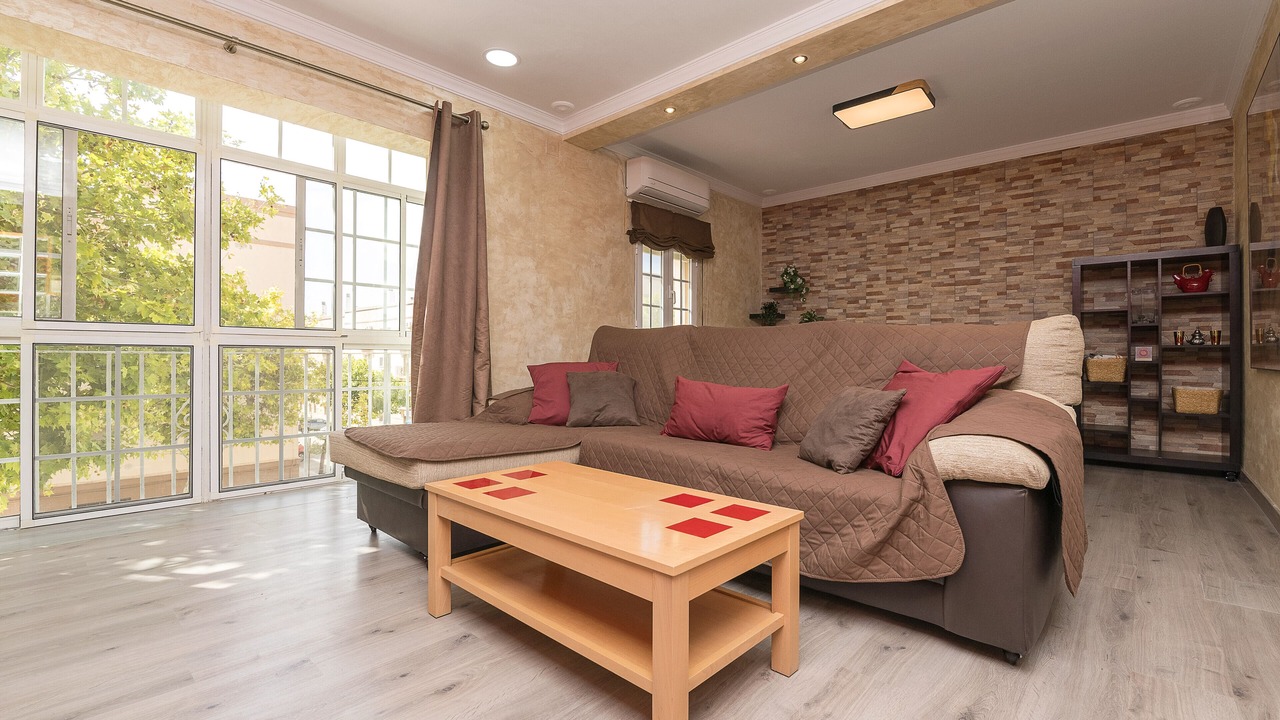 Photo of Livingroom in San Fernando