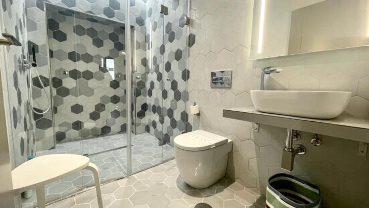 Photo of Bathroom in Feria