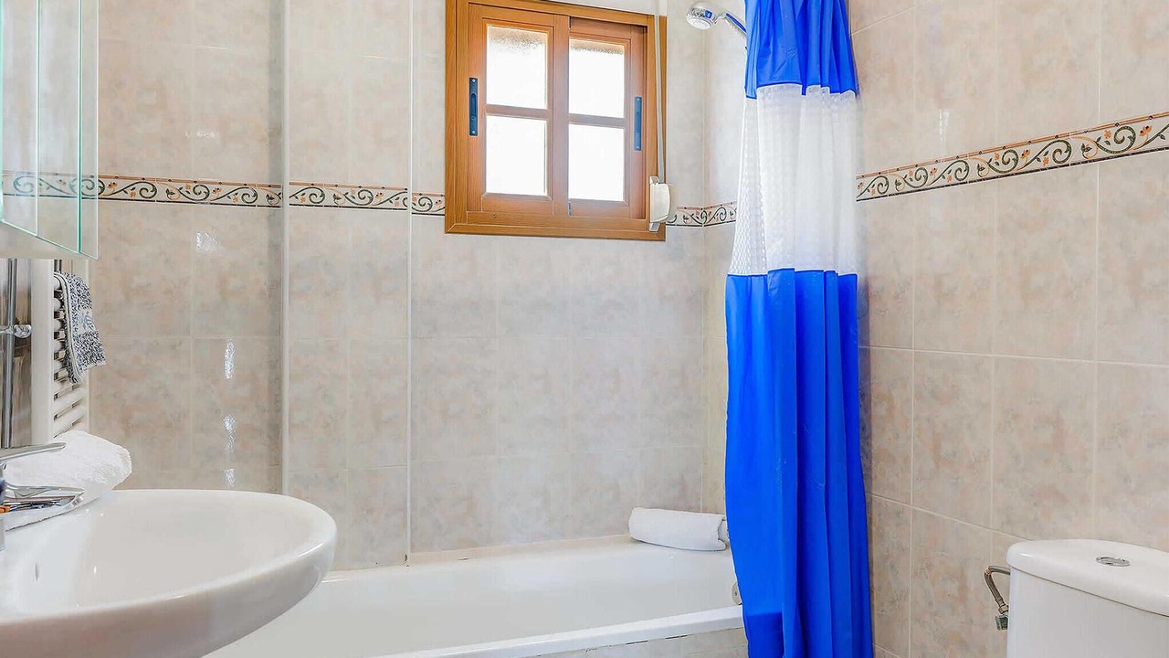 Photo of Bathroom in Canillas de Albaida