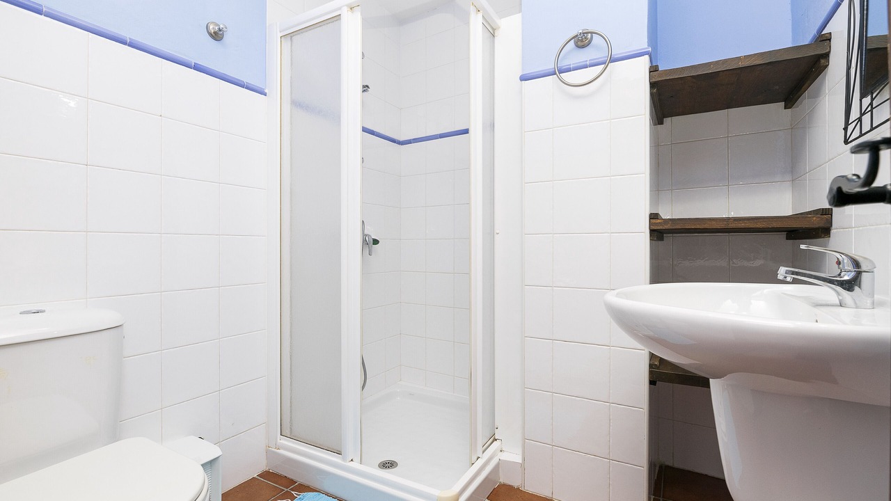 Photo of Bathroom in Benamahoma