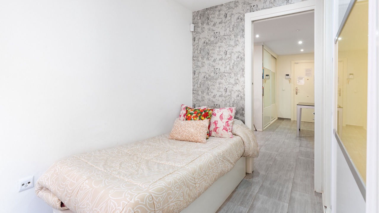 Photo of Bedroom in R.E.N.F.E.