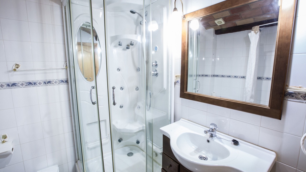 Photo of Bathroom in Mecina Bombaron