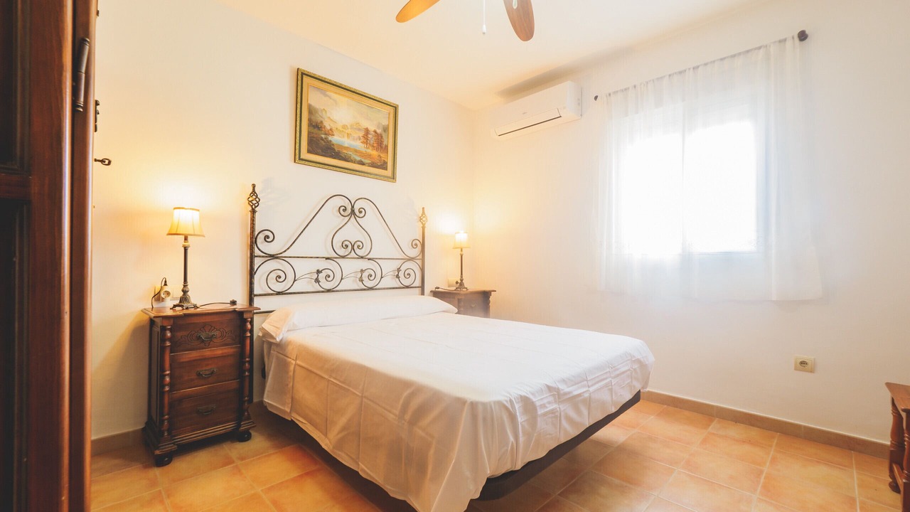 Photo of Bedroom in Coin