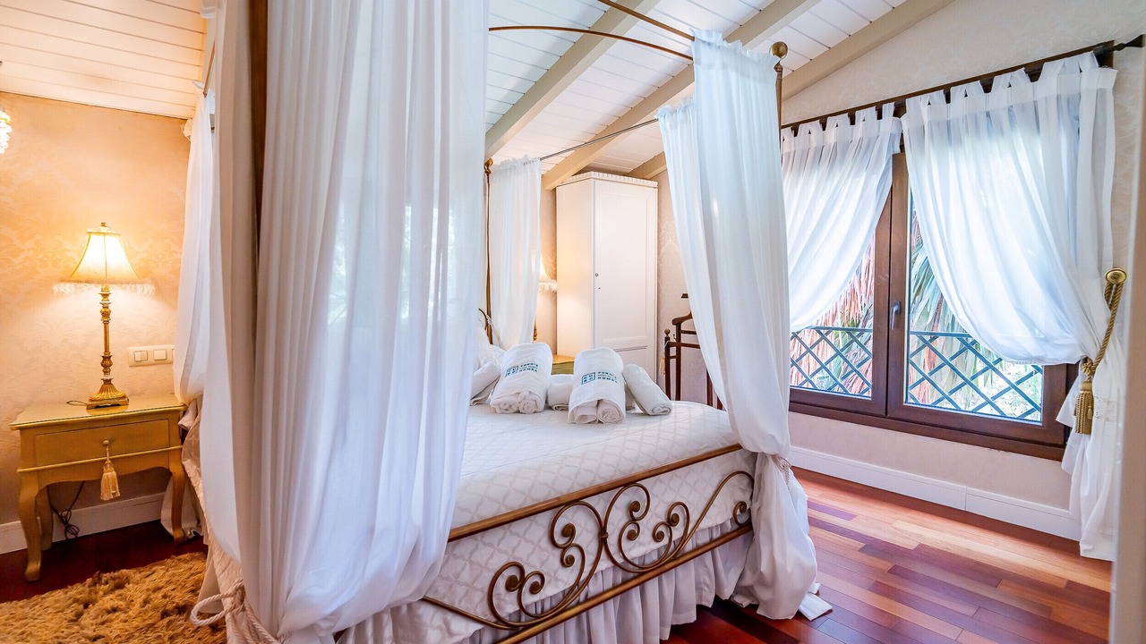 Photo of Bedroom in Coin
