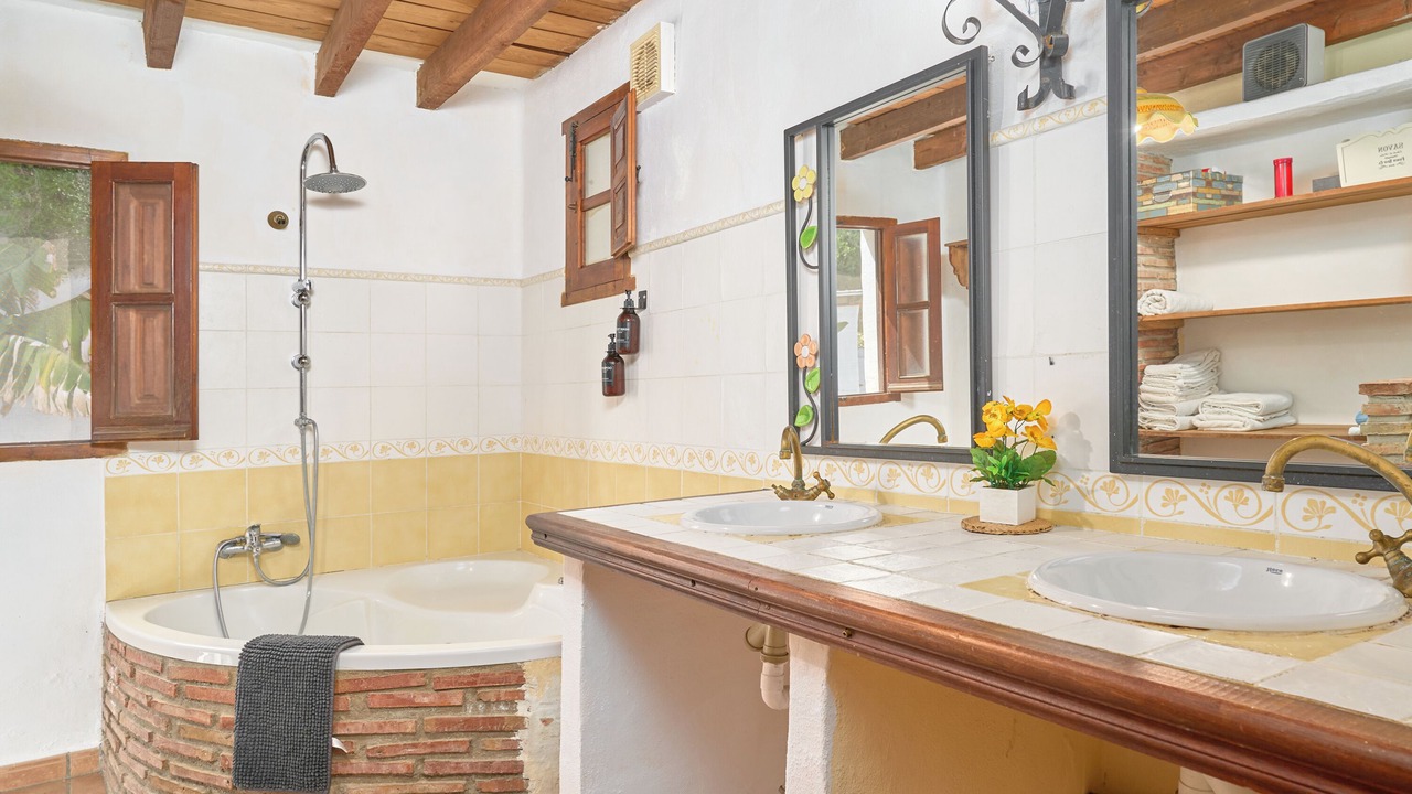 Photo of Bathroom in Canillas de Aceituno
