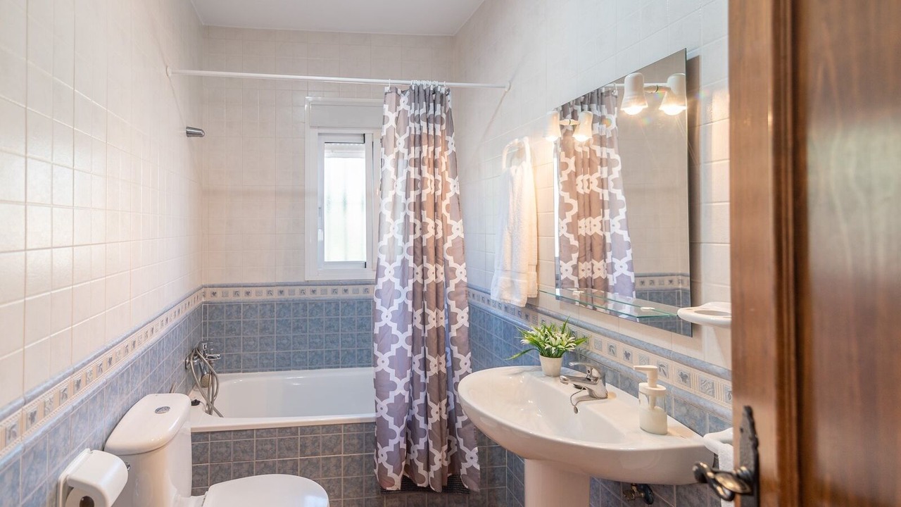Photo of Bathroom in Canillas de Albaida