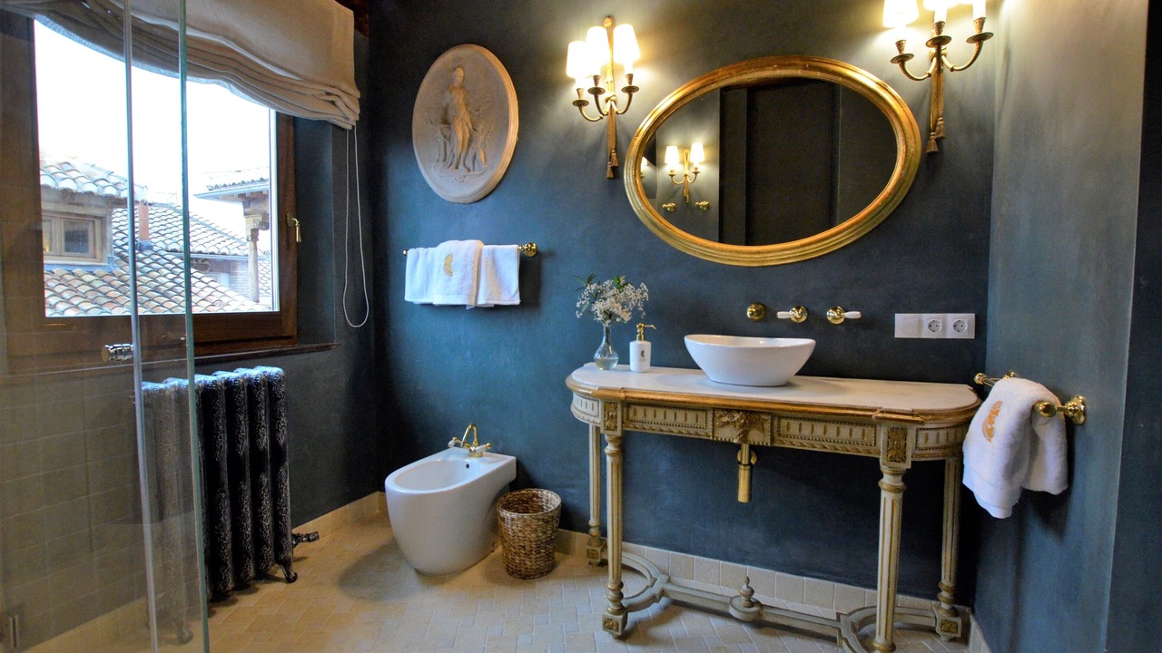 Photo of Bathroom in Central District