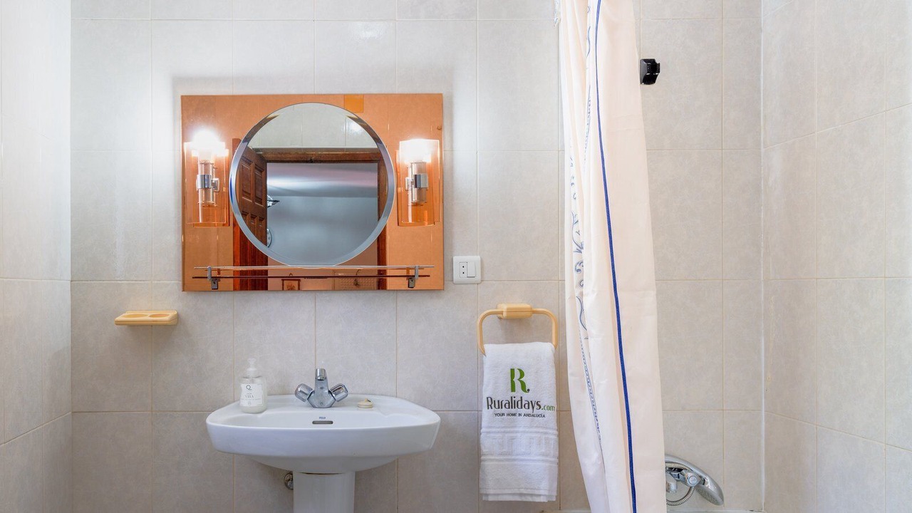 Photo of Bathroom in Alfarnatejo