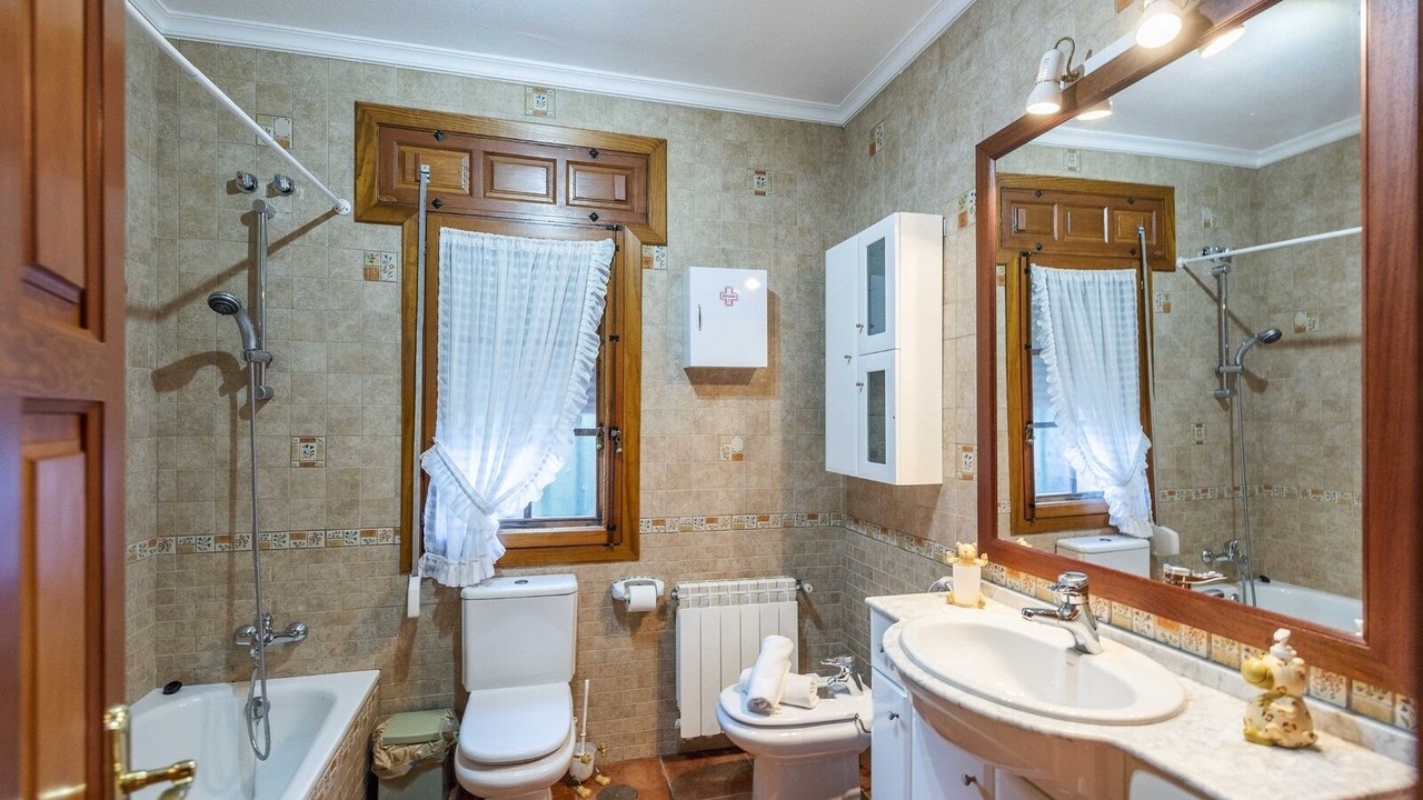 Photo of Bathroom in Cuevas del Becerro