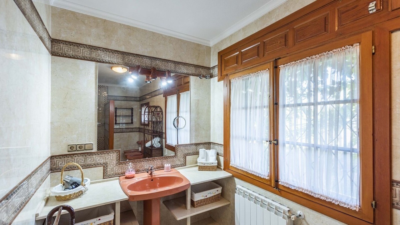 Photo of Bathroom in Cuevas del Becerro