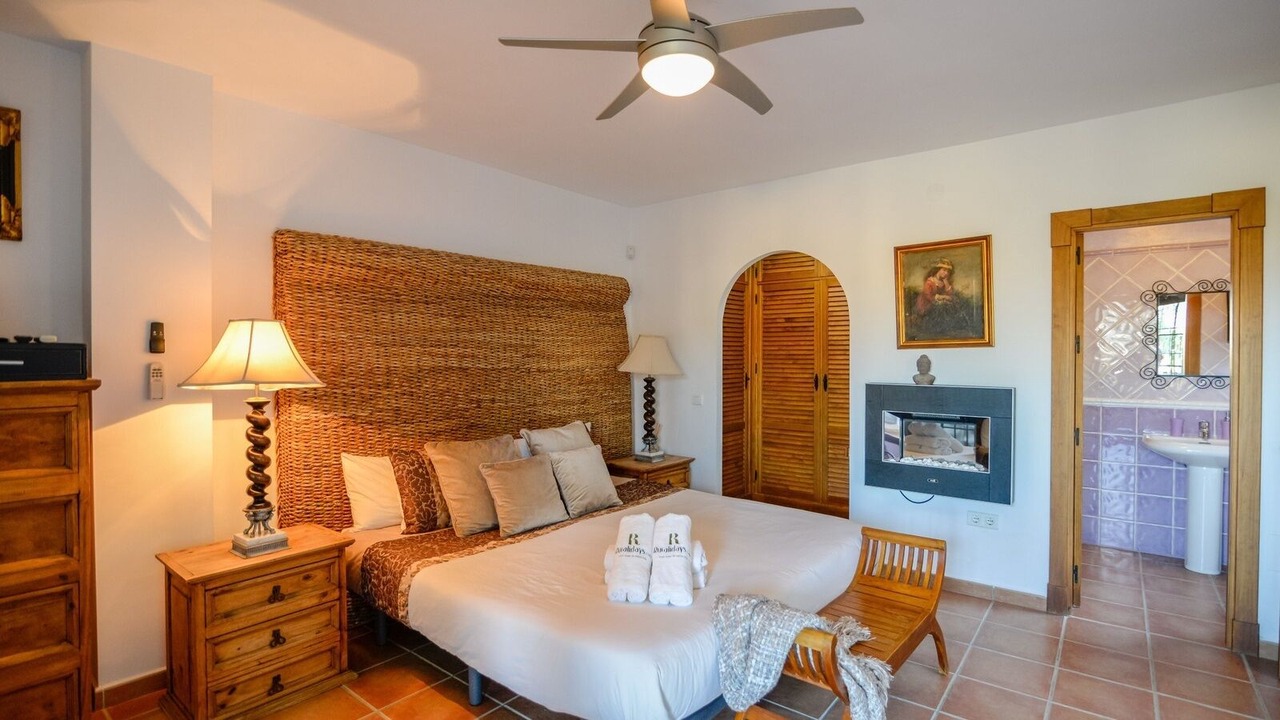 Photo of Bedroom in Coin