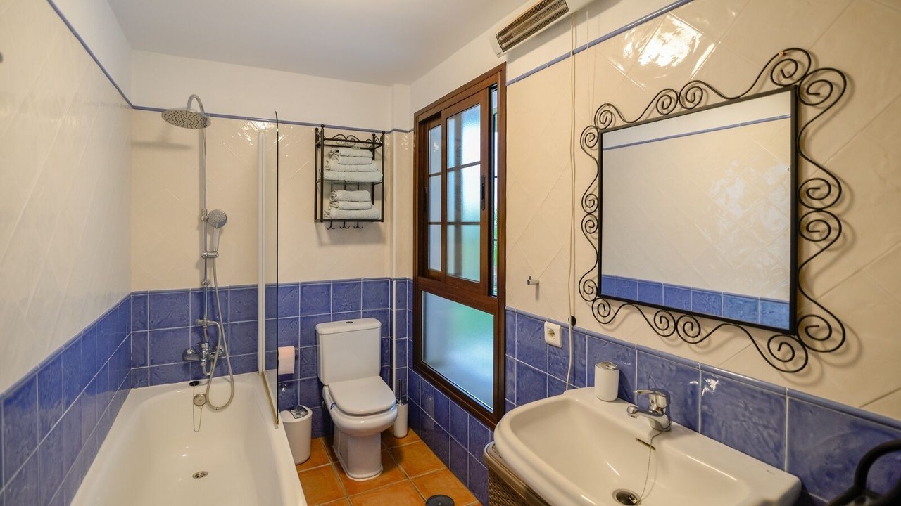 Photo of Bathroom in Coin