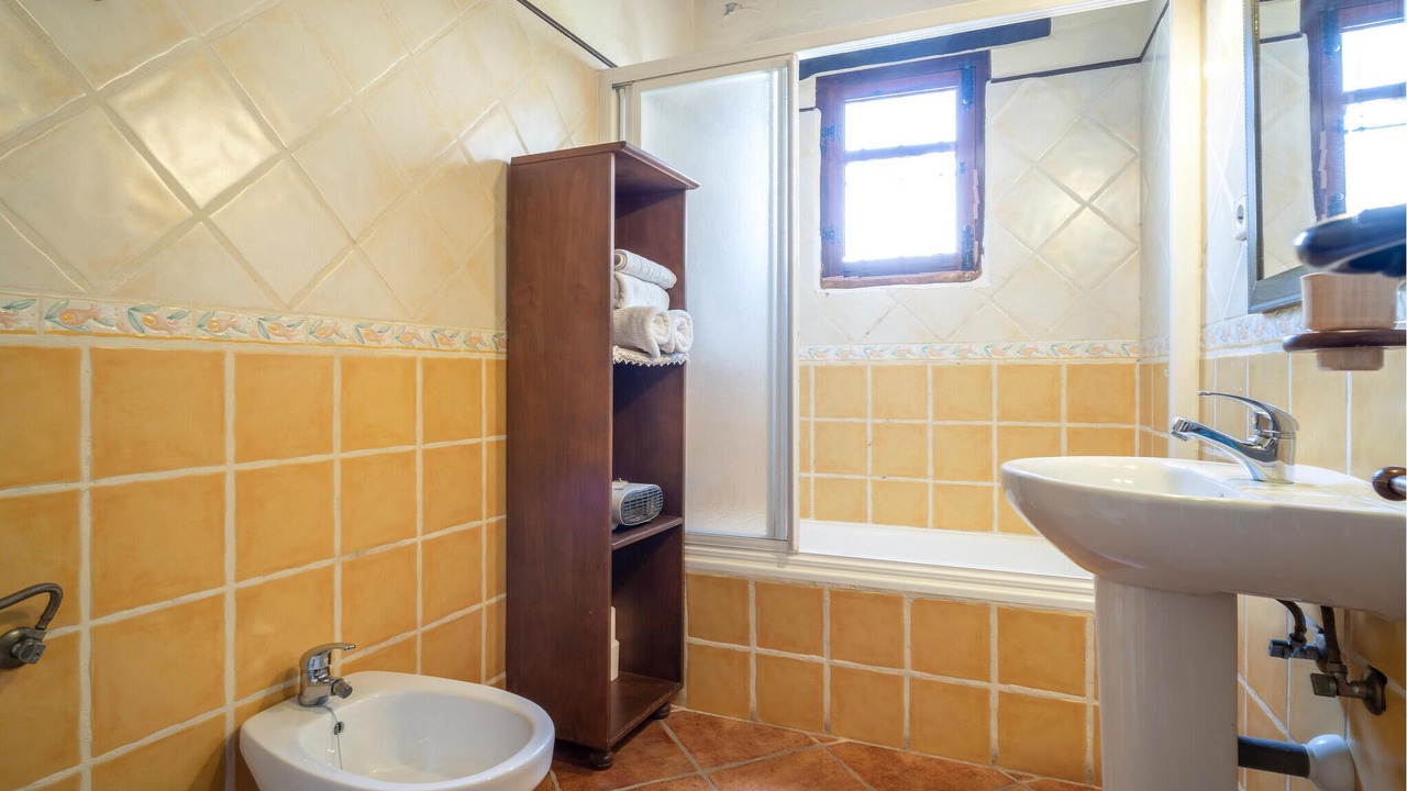 Photo of Bathroom in Alfarnatejo