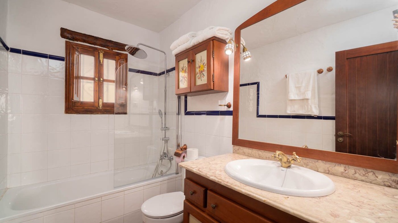 Photo of Bathroom in Alfarnatejo