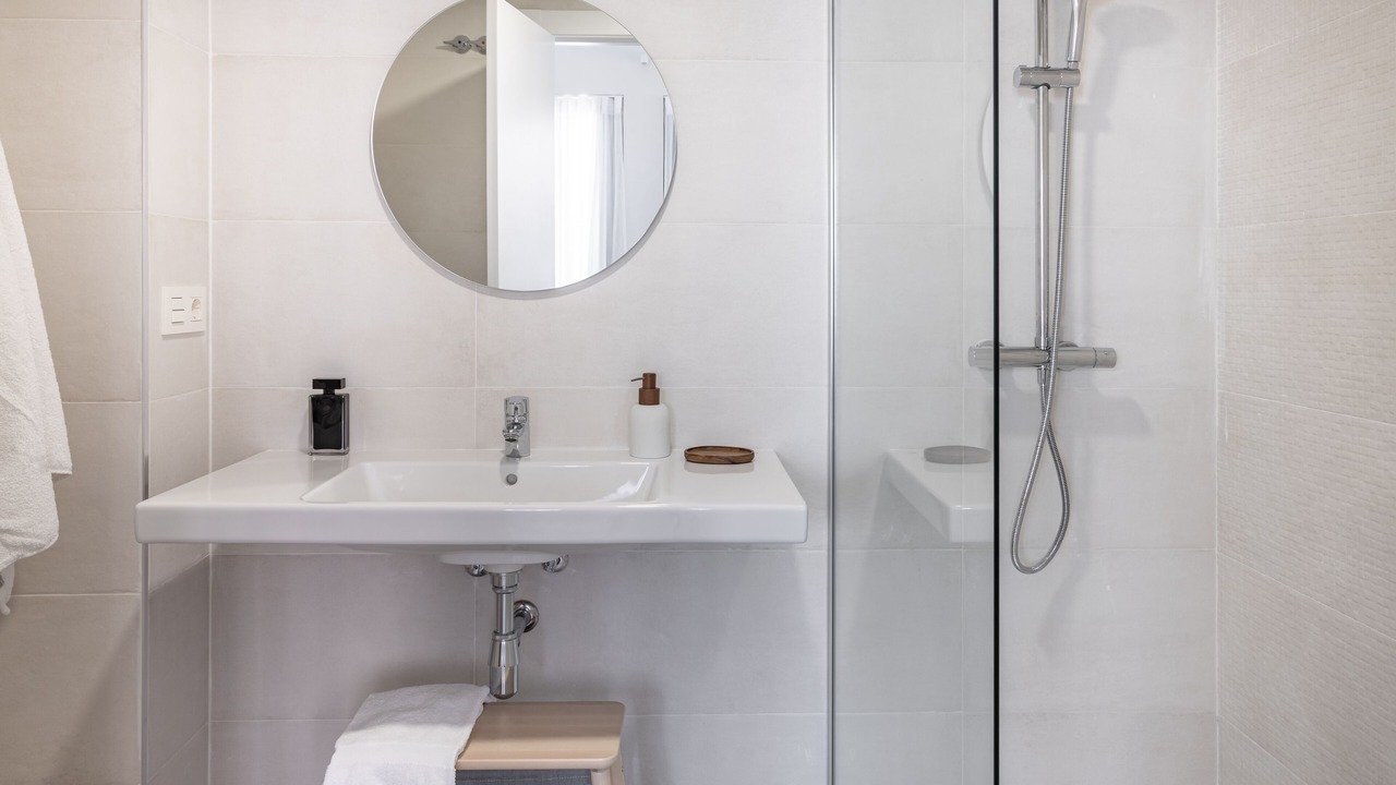 Photo of Bathroom in Central District