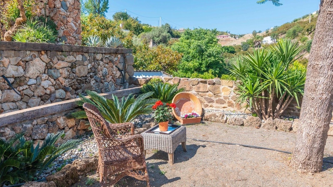 Photo of Outdoor in Coin