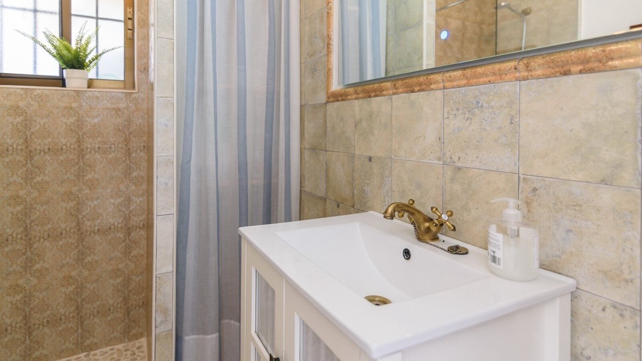 Photo of Bathroom in Alozaina
