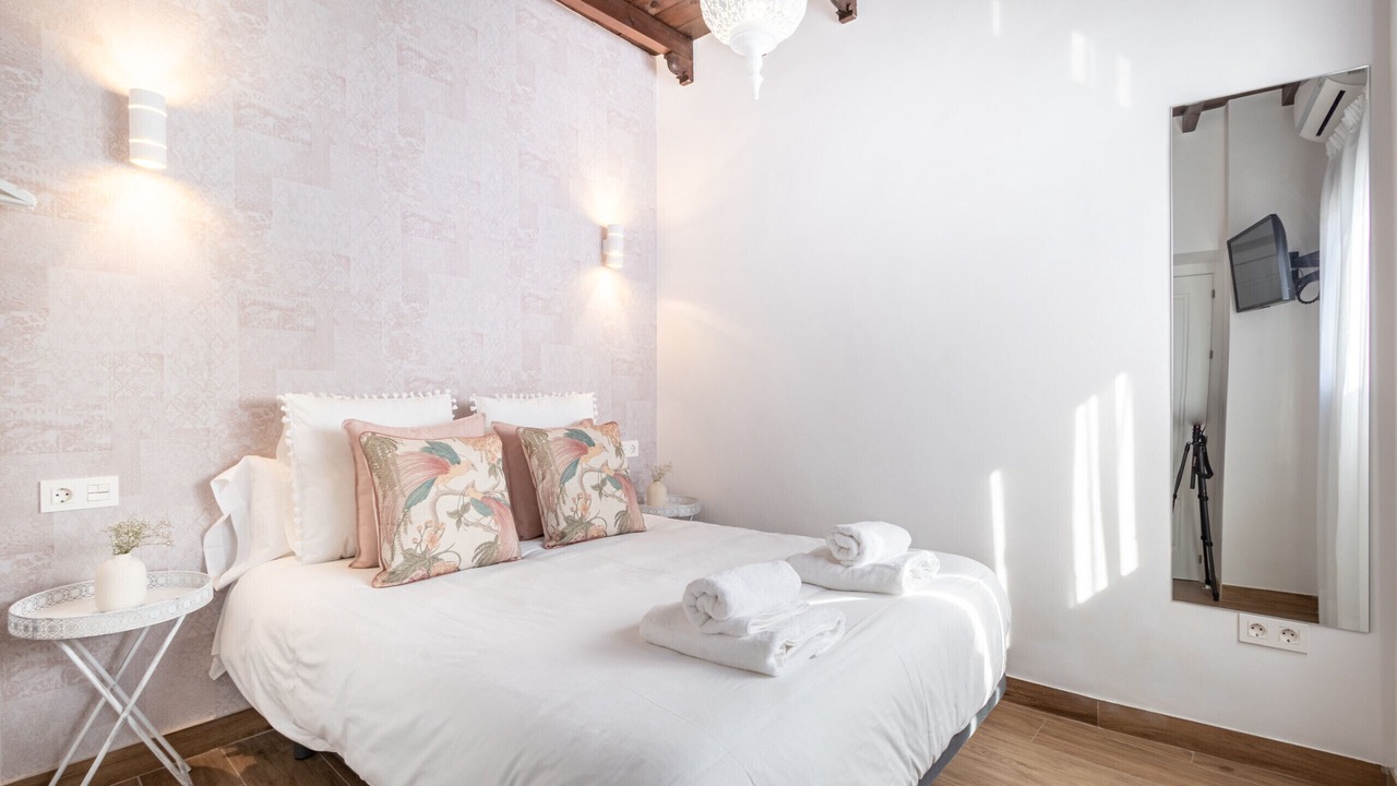 Photo of Bedroom in Central District