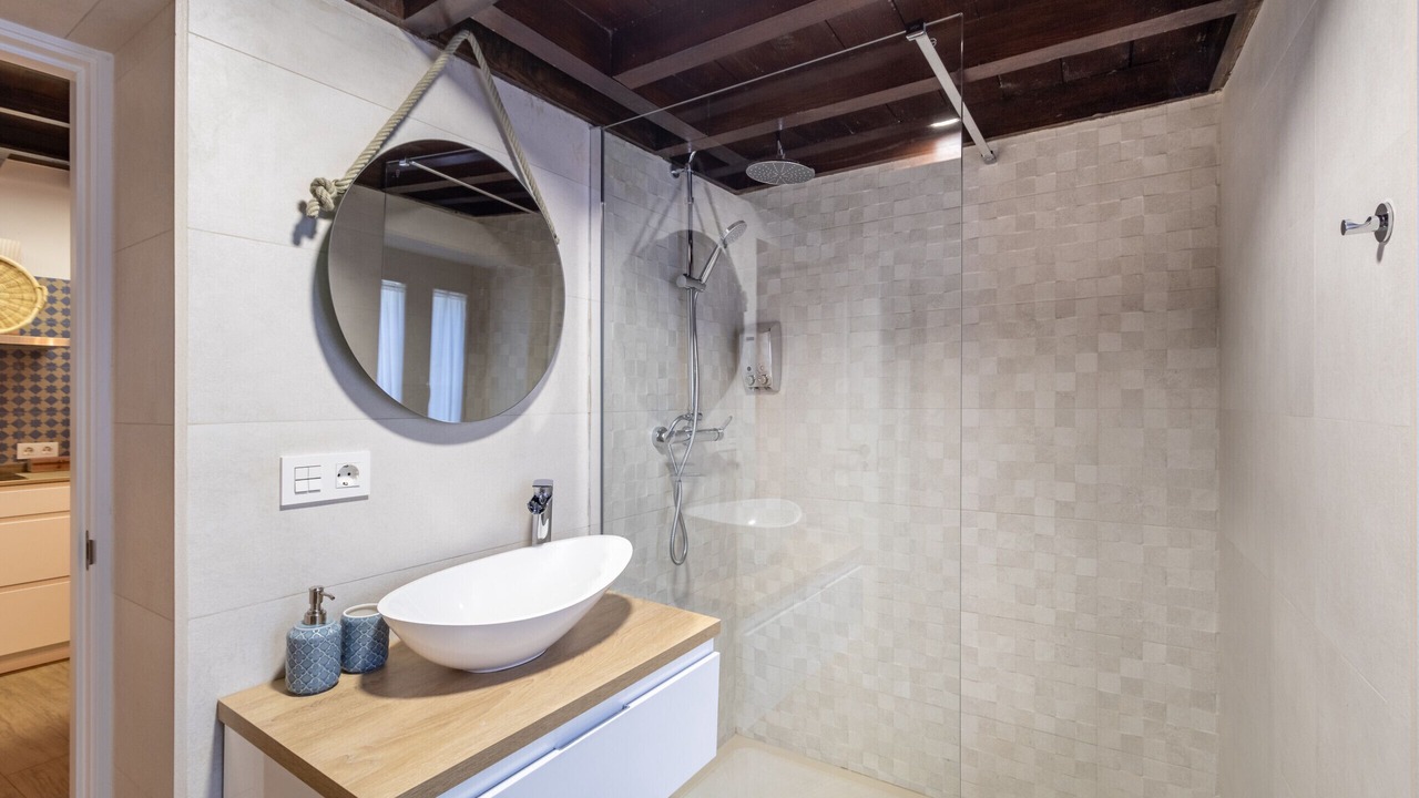 Photo of Bathroom in Central District