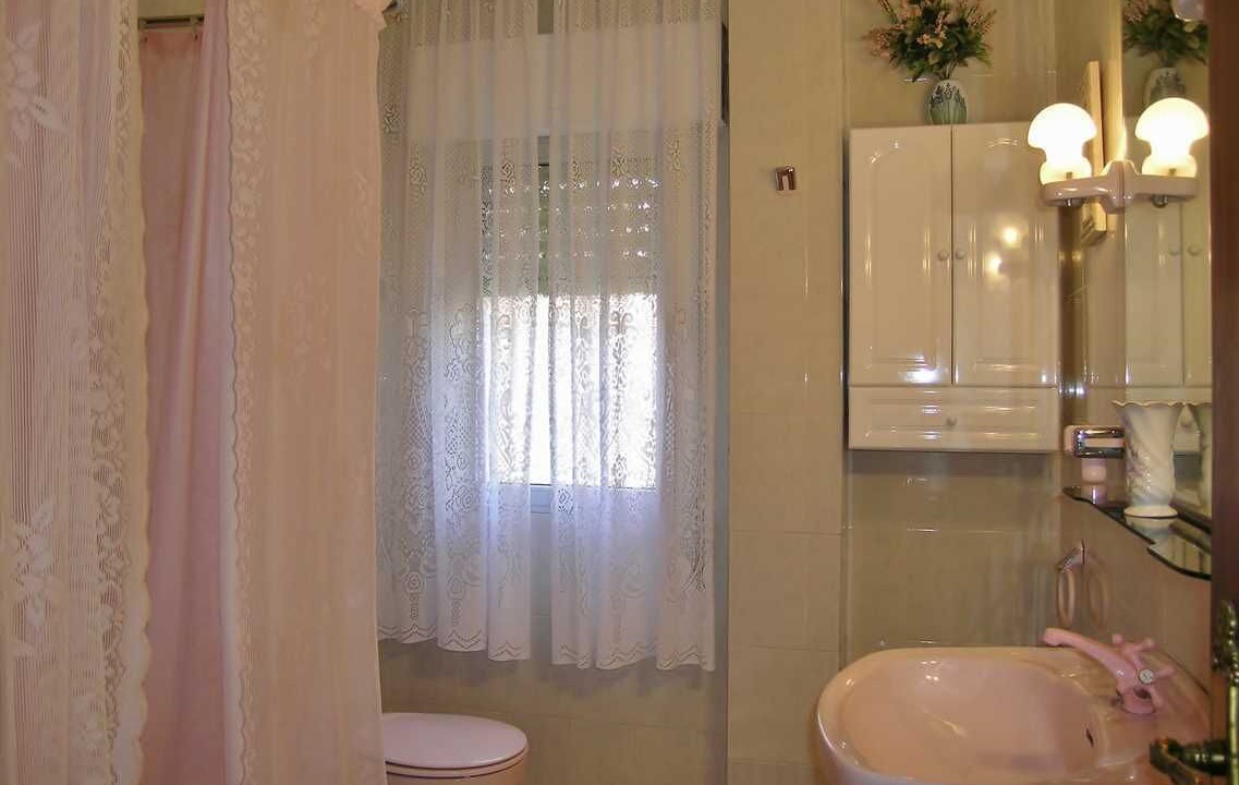 Photo of Bathroom in Lepe