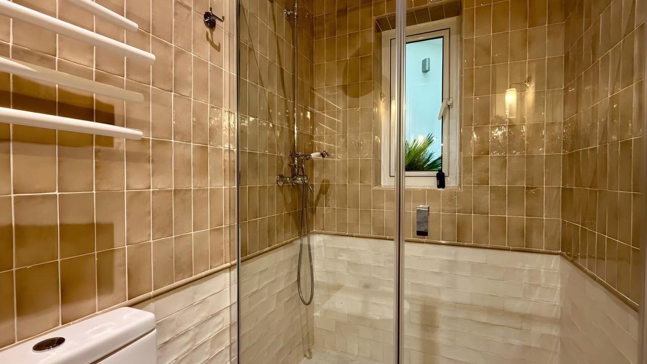 Photo of Bathroom in Feria
