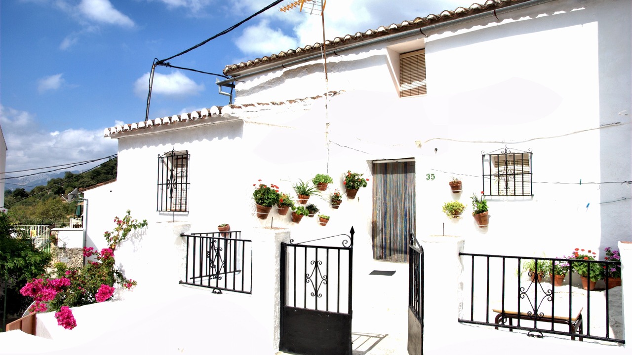 Photo of Outdoor in Alpandeire