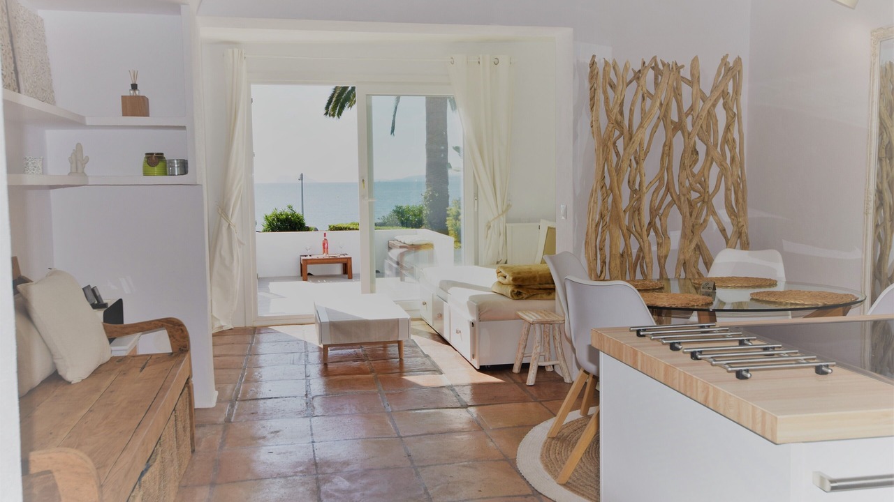 Photo of Livingroom in New Golden Mile