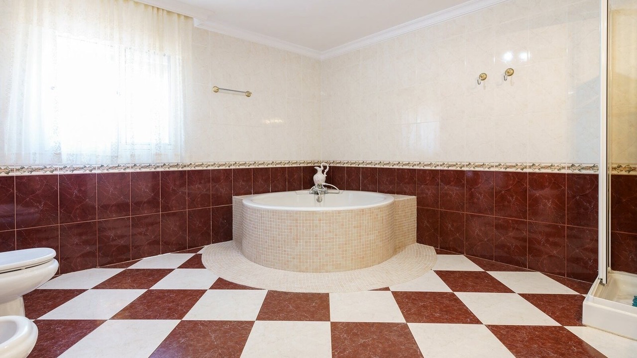 Photo of Bathroom in Gibralgalia